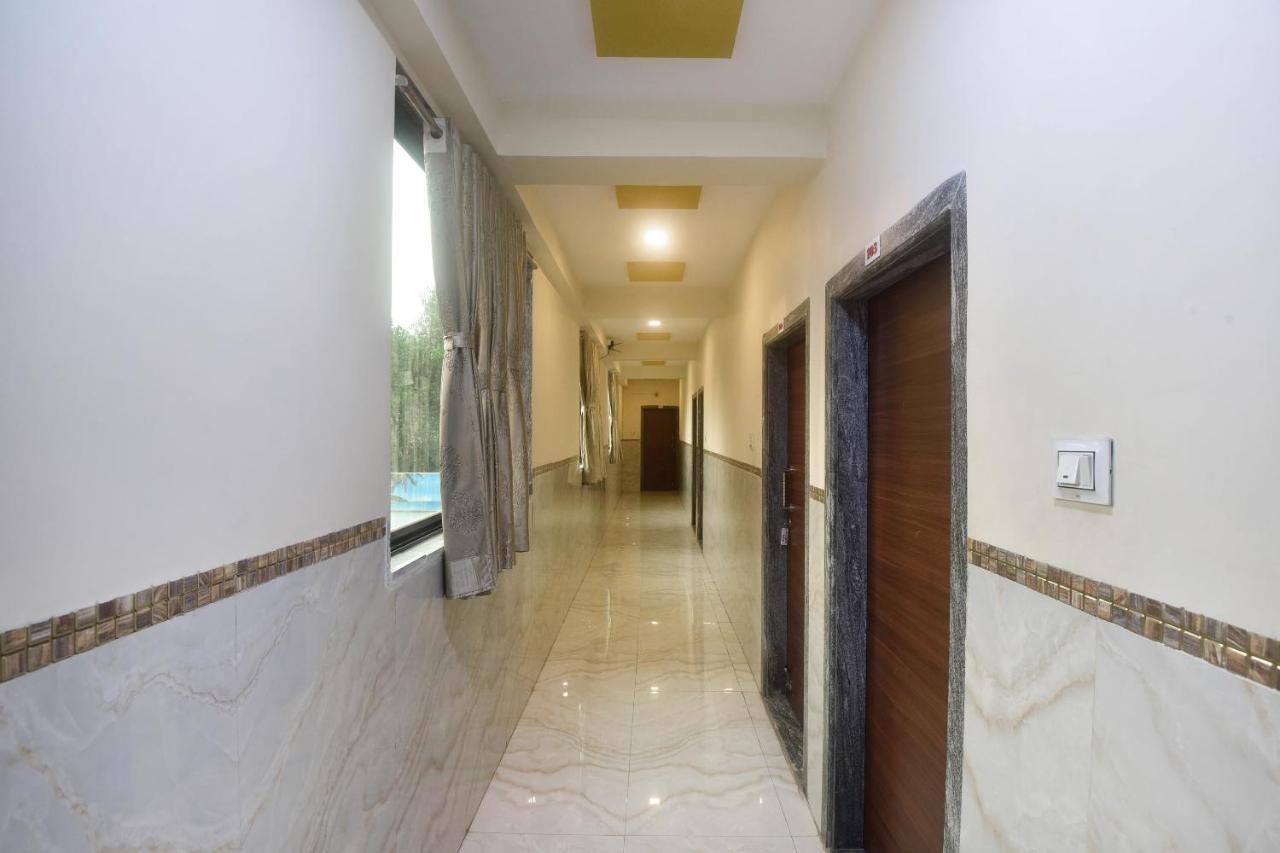Hotel Oyo 60773 Ruchita Loadging & Boarding Mumbai Exterior foto