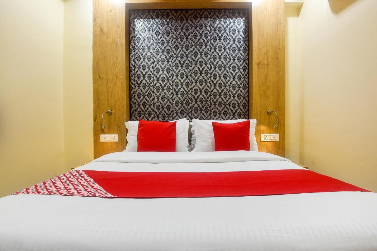Hotel Oyo 60773 Ruchita Loadging & Boarding Mumbai Exterior foto
